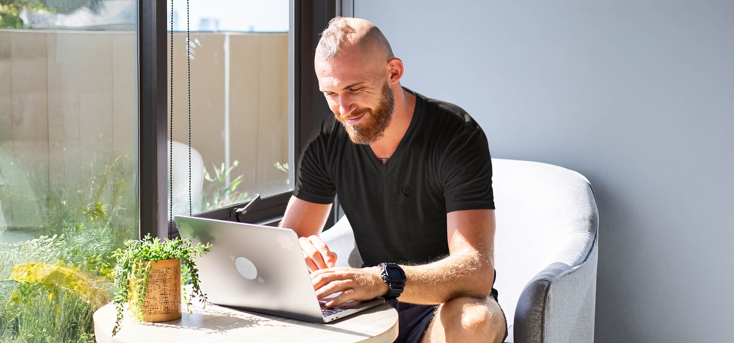 FIT-T-SHIRT – Rückenfreundliches T-Shirt mit Aktiver Korrektur